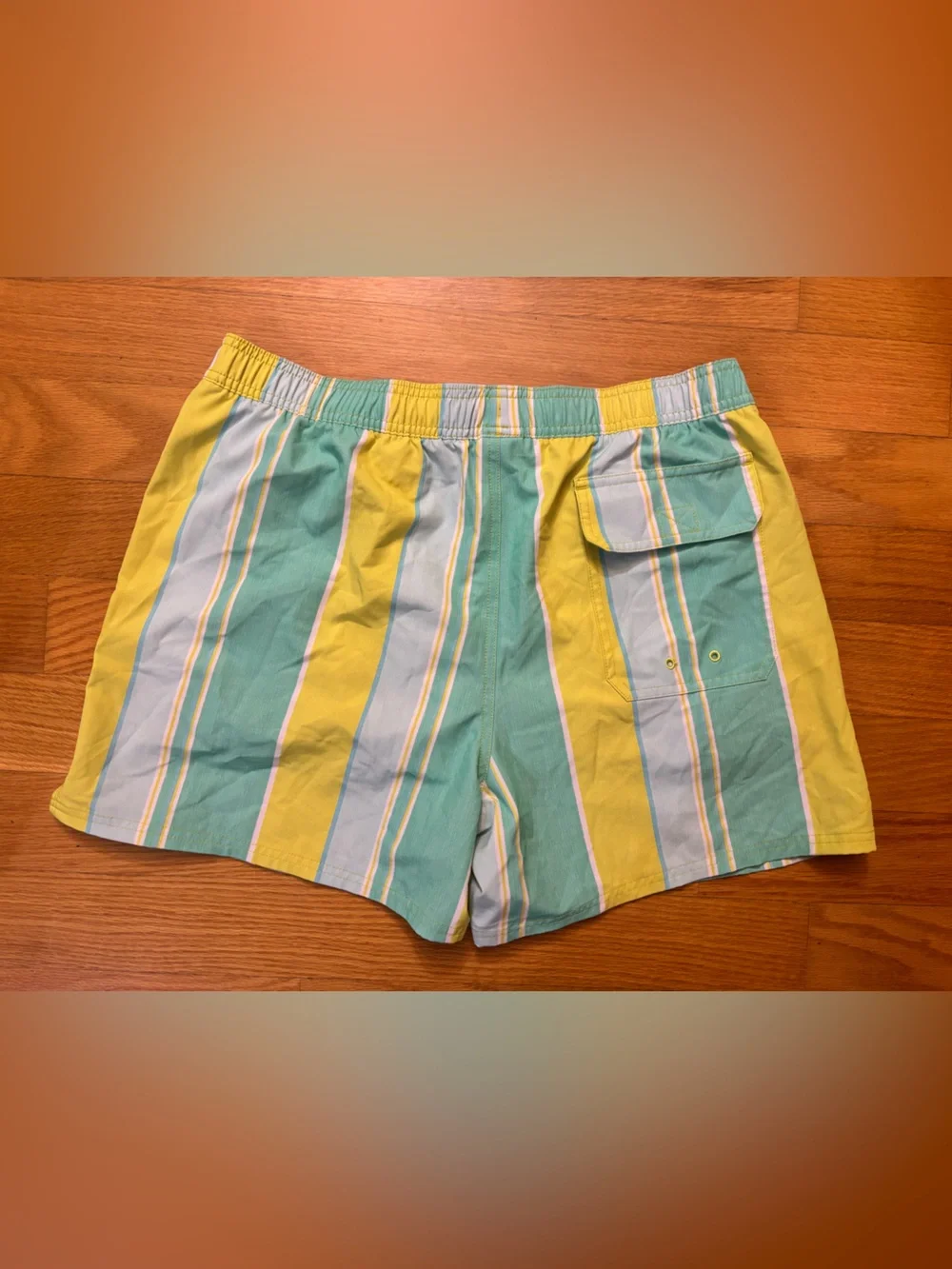 Vineyard Vines swim trunks Green and Yellow men’s size large